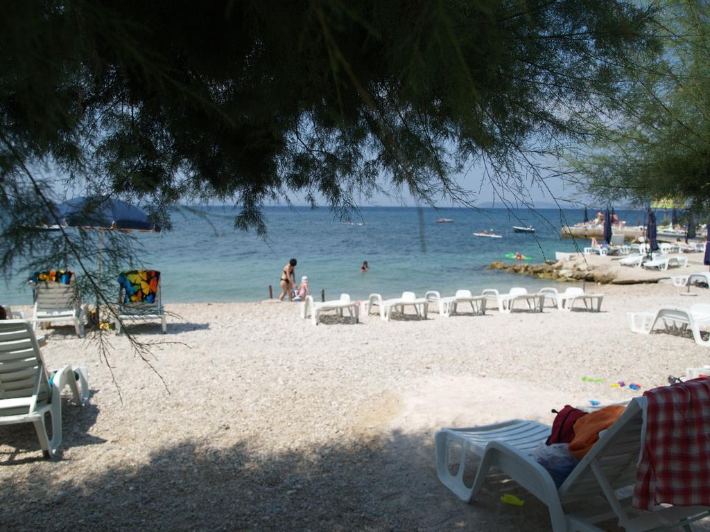 Beach Guesthouse Mediteran Podstrana Exterior photo