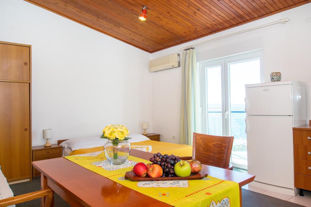 Beach Guesthouse Mediteran Podstrana Room photo